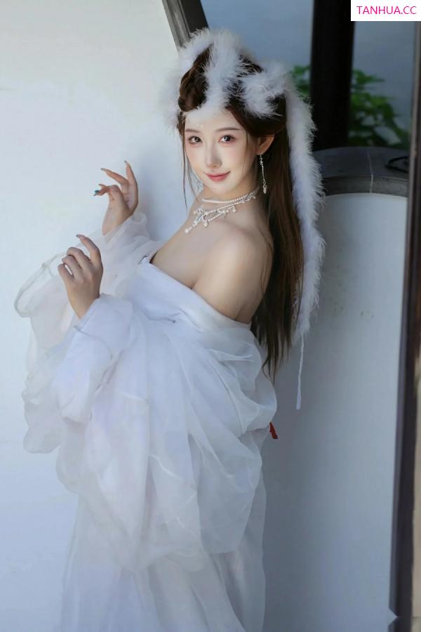   [XiuRen]高清写真图 2025.10.09 No.10843 金允希Yuki 低胸长裙第34张图片